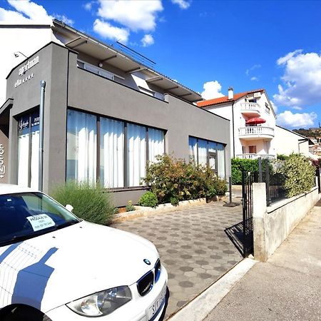 Apartments Ella 希贝尼克 外观 照片