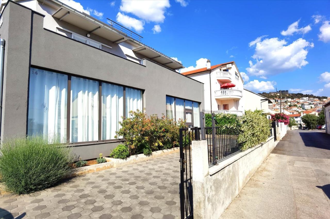 Apartments Ella 希贝尼克 外观 照片