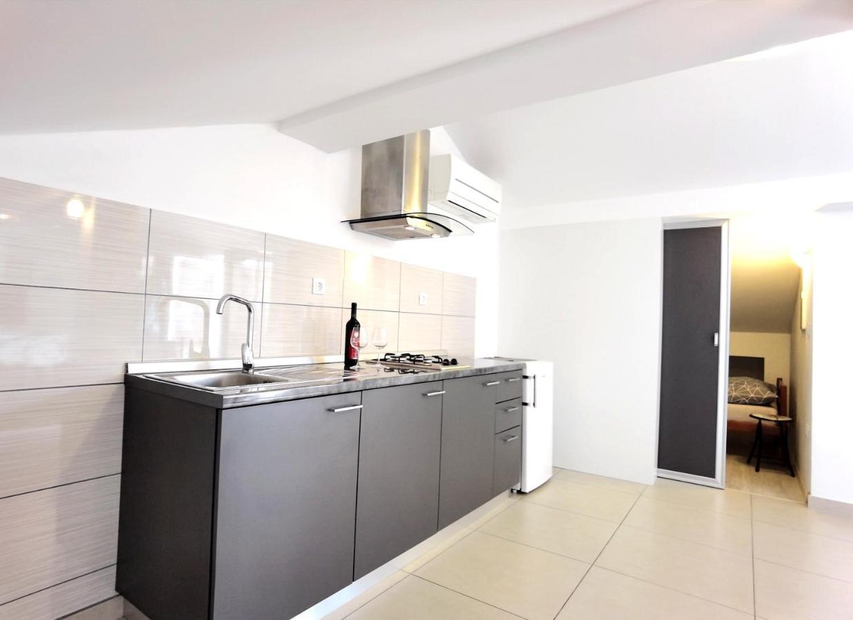 Apartments Ella 希贝尼克 外观 照片