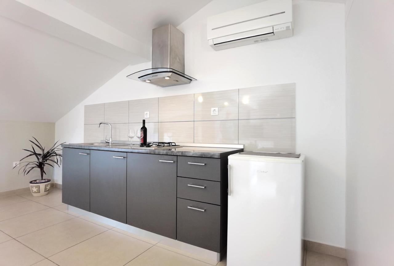 Apartments Ella 希贝尼克 外观 照片