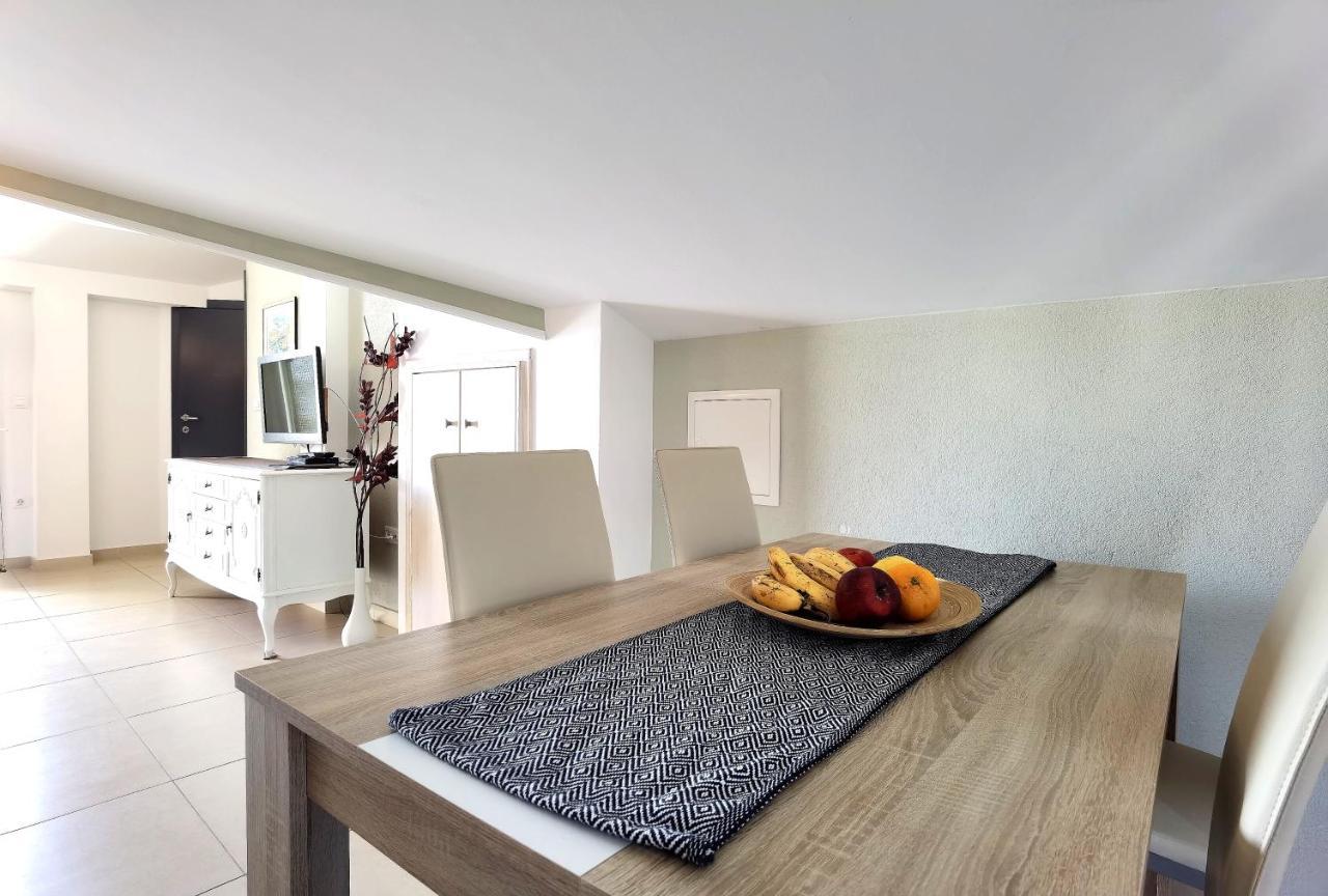 Apartments Ella 希贝尼克 外观 照片