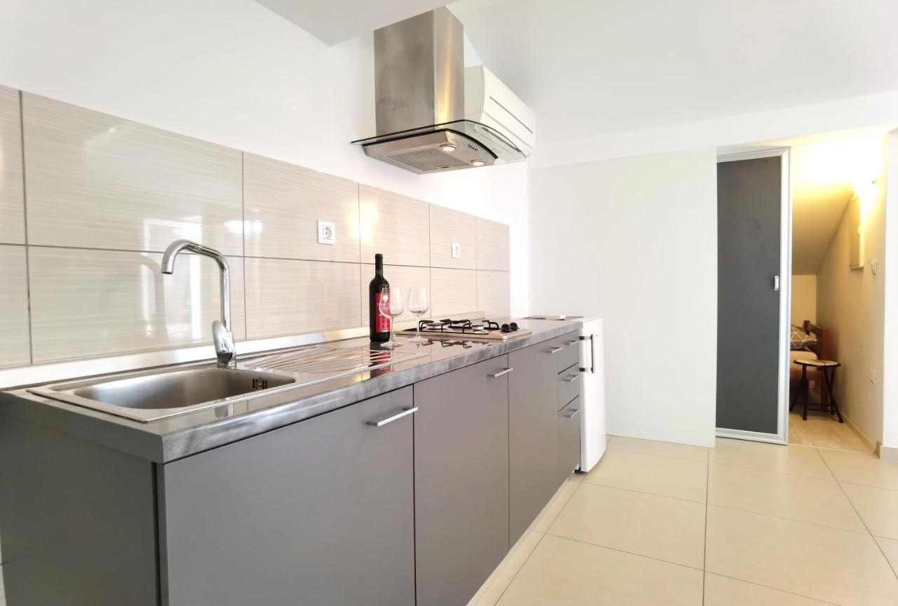Apartments Ella 希贝尼克 外观 照片