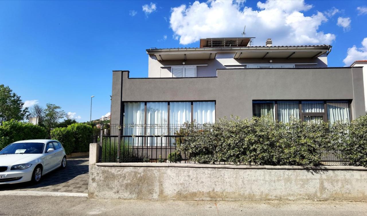 Apartments Ella 希贝尼克 外观 照片