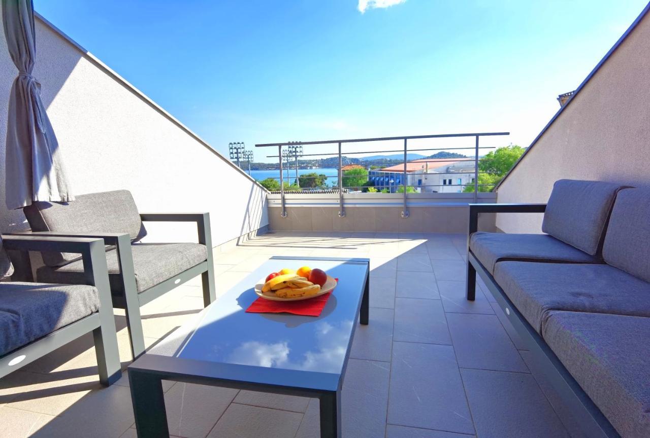 Apartments Ella 希贝尼克 外观 照片