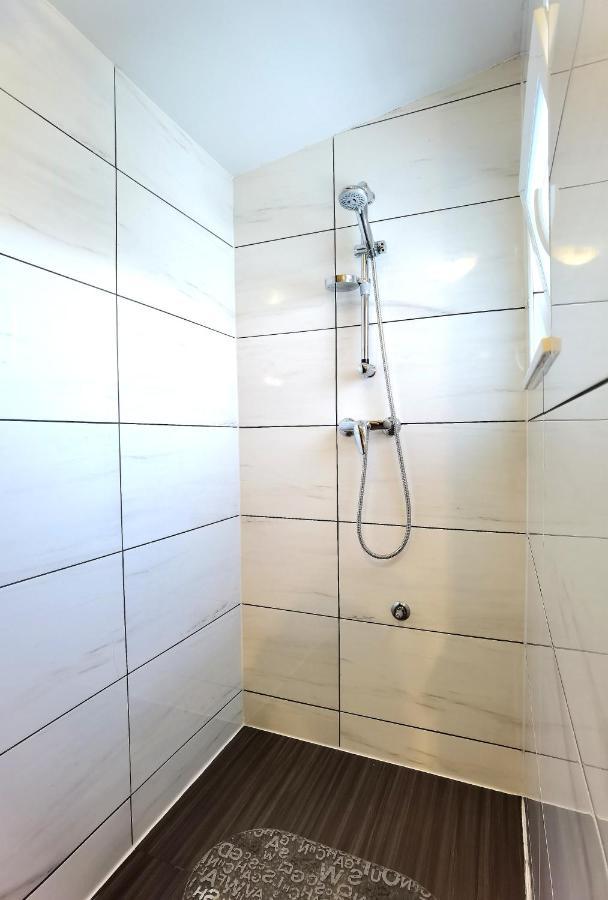 Apartments Ella 希贝尼克 外观 照片