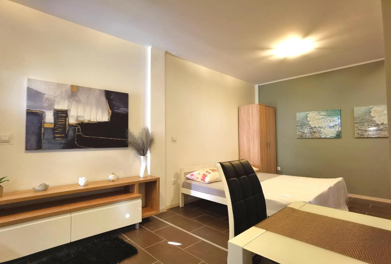 Apartments Ella 希贝尼克 外观 照片