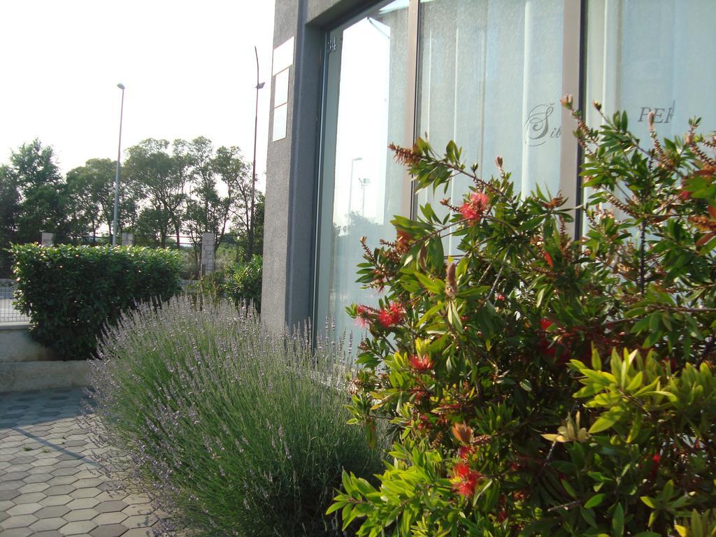Apartments Ella 希贝尼克 外观 照片